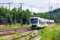 2-Rangierfahrt EB in Saalfeld vom NB 2 zum Bahnsteig mit Stellwerk SR 1 am 06.06.2024