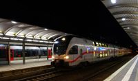 7-4110 617 in Saalfeld mit Nacht IC 297 Rostock - Wien am 06.07.2024